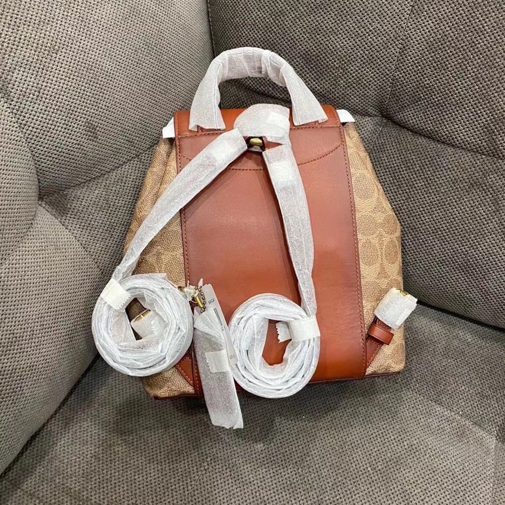 Backpack - Picture 6 of 7